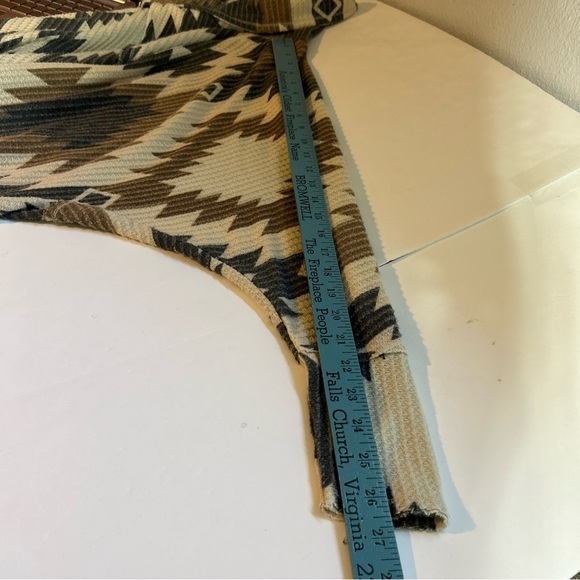 LuLaRoe Aztec Pattern Sweater Size Small - Picture 6 of 9